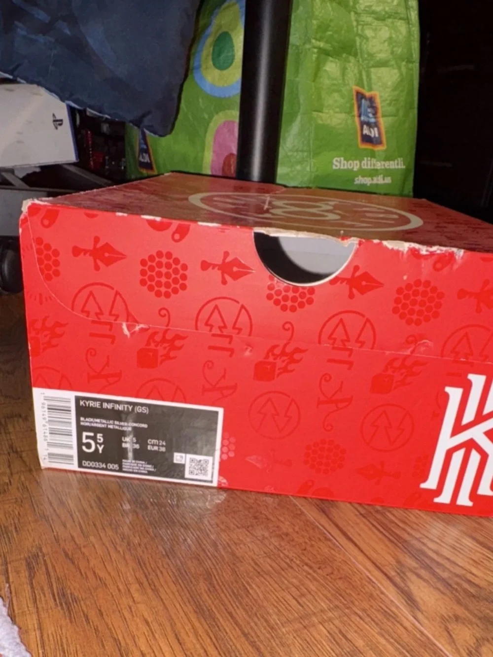 Nike Kyrie Infinity GS Boys' Basketball High Top Sneakers Black Purple Size 5.5Y